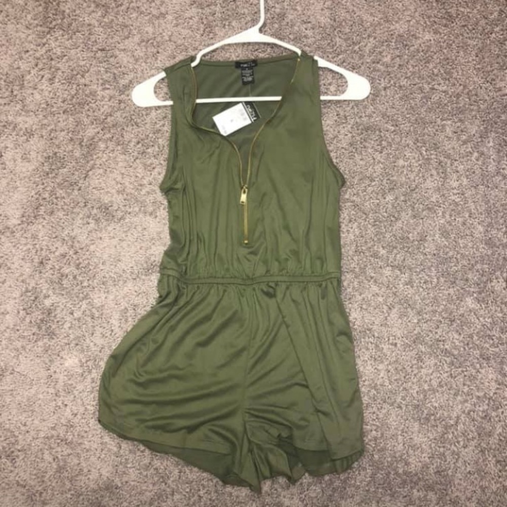 NEW WITH TAGS WOMENS Romper- Rue 21